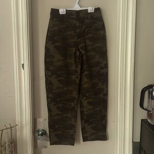 Wide leg CAMO PANTS. Size 2. Great condition.